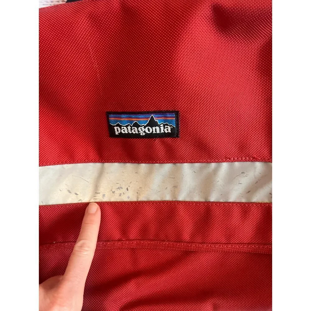 Patagonia Vintage Half Mass Messenger Bag Red Black